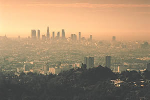 Visão da camada de atmosfera sobre um centro urbano